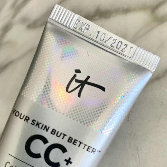 It Cosmetics Bundle (Medium Complexion) - Picture 5 of 12